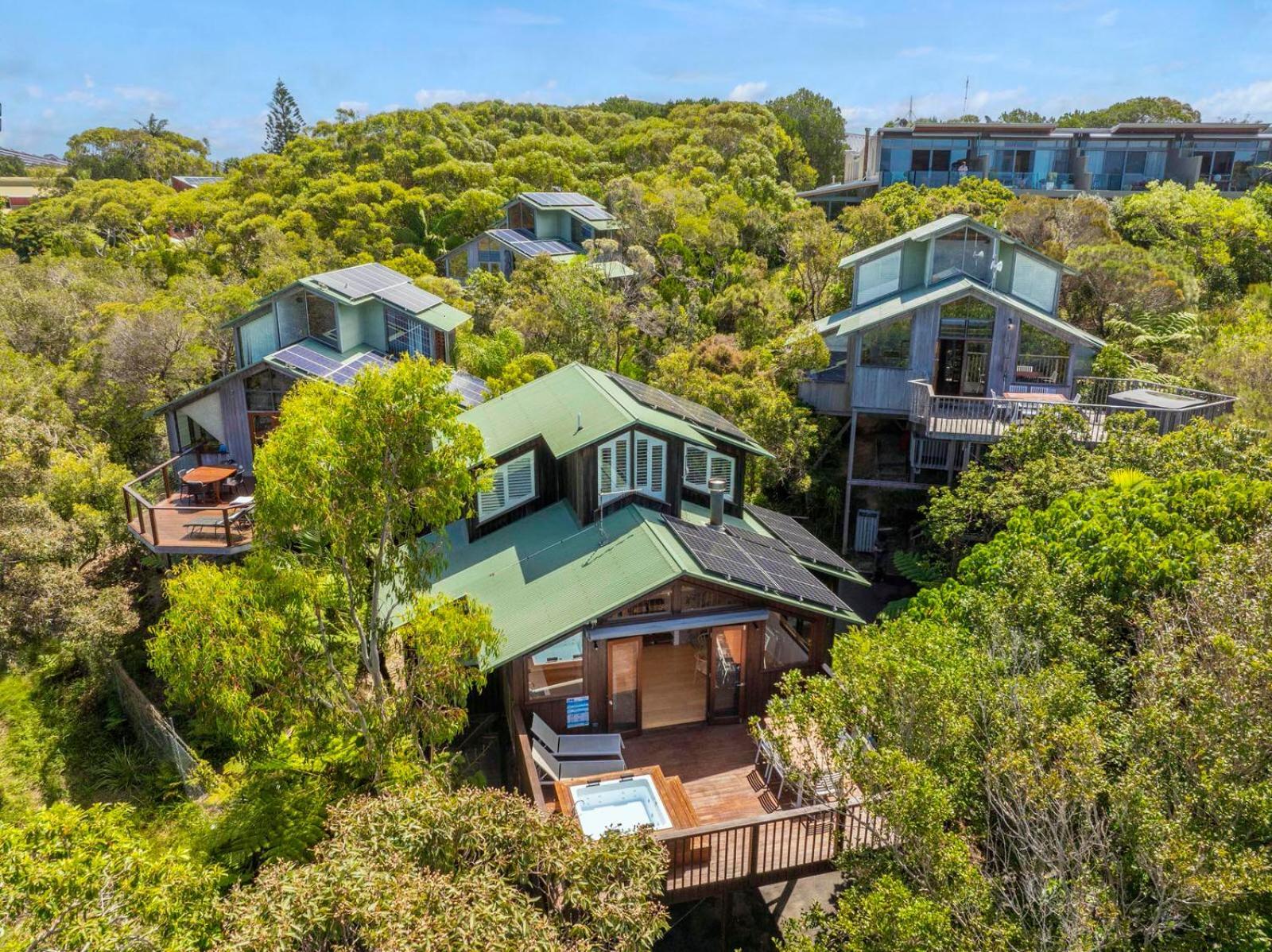 The Oasis Apartments And Treetop Houses Байрон-Бей Экстерьер фото